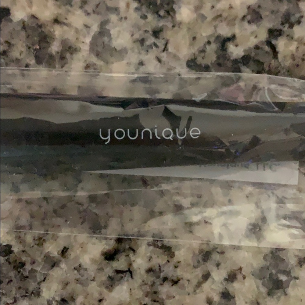 Tapered blusher brush by YOUnique